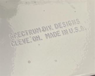 Spectrum Metal Hand Bookends White	7x5x4.5in	HxWxD
