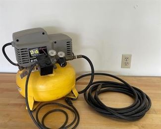 2X4 2hp 4 Gallon Pancake Air Compressor	16X16x16	
