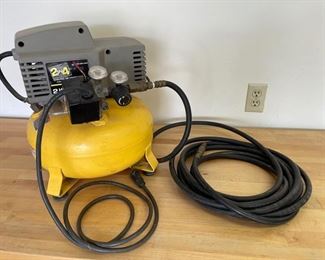 2X4 2hp 4 Gallon Pancake Air Compressor	16X16x16	
