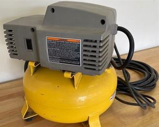 2X4 2hp 4 Gallon Pancake Air Compressor	16X16x16	
