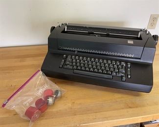 IBM Selectric II Vintage Correcting Electric Typewriter Black PARTS/REPAIR		
