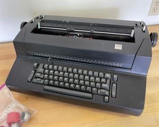 IBM Selectric II Vintage Correcting Electric Typewriter Black PARTS/REPAIR		
