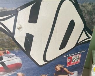 HO Atomic 4 raft 4 person towable raft		
