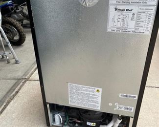 Magic Chef Small Refrigerator/freezer	Outside Dimensions 32x19x22	
