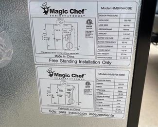 Magic Chef Small Refrigerator/freezer	Outside Dimensions 32x19x22	
