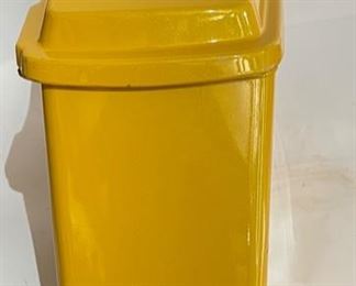 Harley Davidson Hard Saddlebags Custom Yellow Saddle Bags	15x8.5x27in	HxWxD
