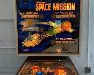 SPACE MISSION PINBALL MACHINE 1975 
	(Williams Electronics - needs repairs),