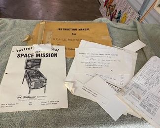 SPACE MISSION PINBALL MACHINE 1975 
	(Williams Electronics - needs repairs),