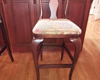 Mahogany Queen Anne Style Wooden Bar Stool