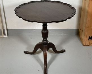 ANTIQUE PIE CRUST TEA TABLE | Late 19th/early 20th century, applied pie crust top on a tripod base with carved feet; h. 28-3/4 x dia. 27 in. 