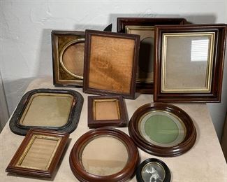 (10pc) COLLECTION VINTAGE FRAMES | Various hanging picture frames, mostly wood, with one composite frame, including rectangle and oval frames, some with gilt interior rims; largest overall 14-1/2 x 12-1/2 in. 