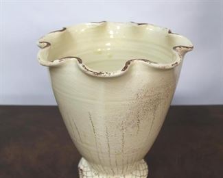 563 - Chelsea House pottery vase 9 1/2" tall