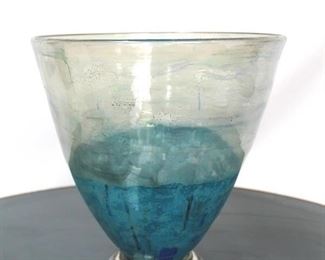 584 - Chelsea House art glass vase 12 x 11