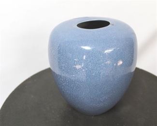886 - Chelsea House pottery vase 8 1/2" tall