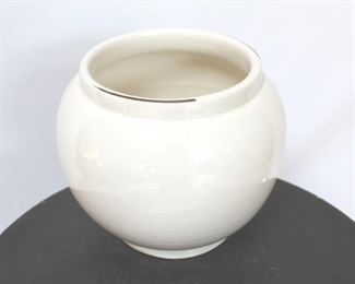929 - Chelsea House pottery vase 9 1/2" tall