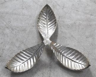 937 - Chelsea House metal leaf 17" round