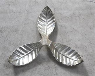 939 - Chelsea House metal leaf 13" round