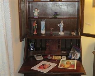 ANTIQUE BOOKCASE SECRETARY WITH CLAW FEET