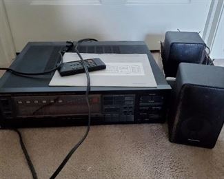 Realistic STA-2700 AM/.FM Stereo Receiver w/ speakers