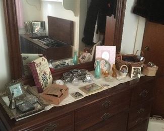 Assorted Vintage Ladies Items 