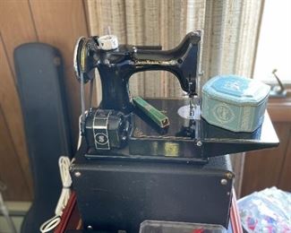 Singer 1939 Featherweight #2210-1 Sewing Machine w/Case!