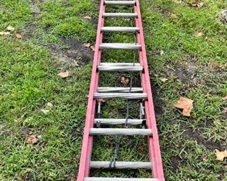 Fiberglass Ladder 24' 300 lb Capacity!