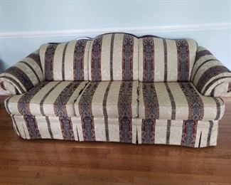 Broyhill Luxury Sofa
https://ctbids.com/#!/description/share/1017351