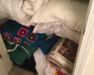 Bedding includes Queen & twin + pillows and more