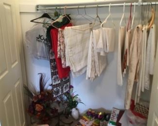 Linens, tablecloths, decor