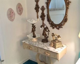 We are in Avondale!!!
Beautiful items throughout