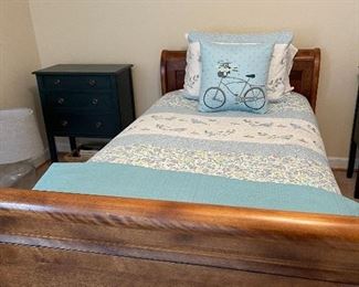 Twin sleigh bed