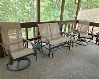 Modern patio set. Like new
