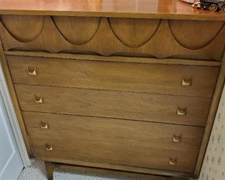 Mid Century Modern chest of Drawers 