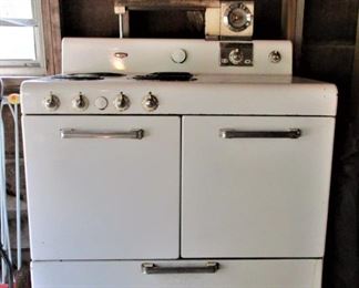 Antique stove.  Best offer accepted. Must provide own moving