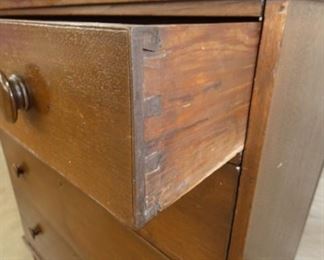 VIEW 4 HAND DOVETAILED DRAWERS