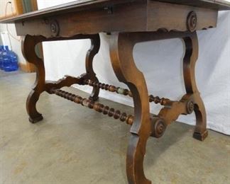 VIEW 3 W/UNUSUAL BASE