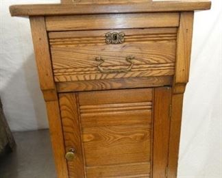 OAK COMPANION BONNET BOX