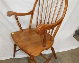 WINDSOR ARM CHAIR