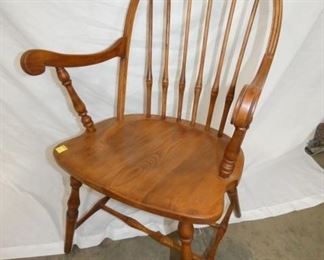 WINDSOR ARM CHAIR