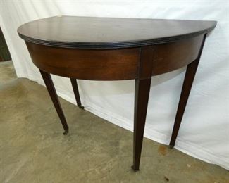 VIEW 2 CLOSEUP MAH. TABLE