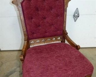 WALNUT VICT. PARLOR CHAIR