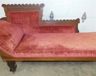 WALNUT VICT. FAINTING SOFA