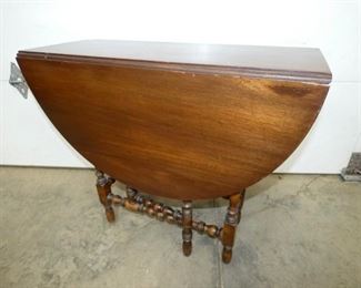 MAH. GATELEG DROPLEAF TABLE