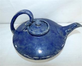 VIEW 2 TOP VIEW TEAGUE ALADDIN TEAPOT 