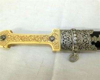 VIEW 2 CLOSEUP DETAILED HANDLE