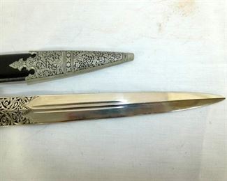 VIEW 5 CLOSEUP KNIFE