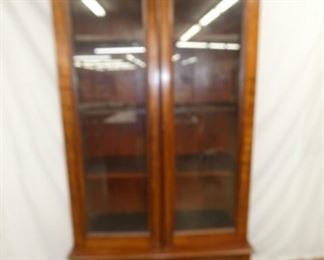 DOUBLE DOOR FLATWALL CUPBOARD
