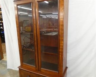 VIEW 2 DOUBLE GLASS DOORS/DRAWER