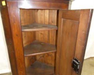 VIEW 3 INSIDE CORNER CUPBOARD