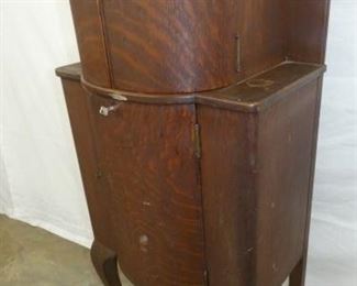 VIEW 3 RIGHTSIDE OAK BAR